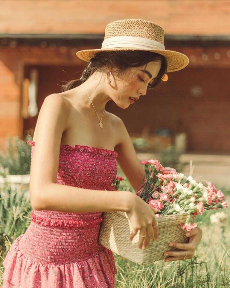 Gái xinh bỏ việc văn phòng làm mẫu ảnh kiếm tiền gấp 10 lần, tiết lộ cái tên được bố đặt vì muốn con sướng như Hoàng Hậu