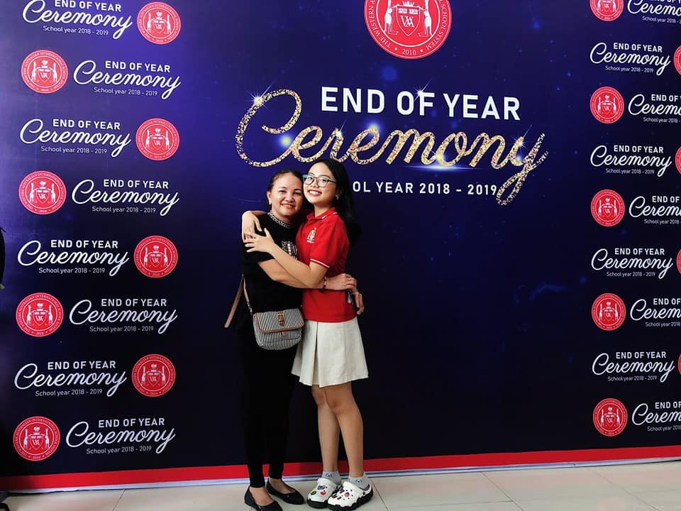 Phương Mỹ Chi bật khóc vì xúc động khi đạt thành tích học tập đáng ngưỡng mộ dù bận rộn chạy show liên tục