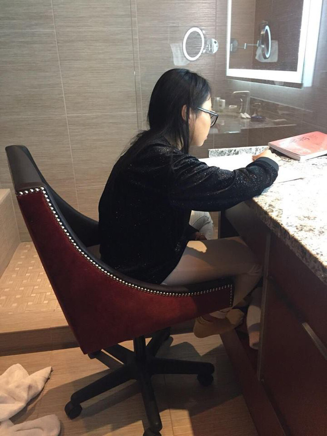 Phương Mỹ Chi bật khóc vì xúc động khi đạt thành tích học tập đáng ngưỡng mộ dù bận rộn chạy show liên tục