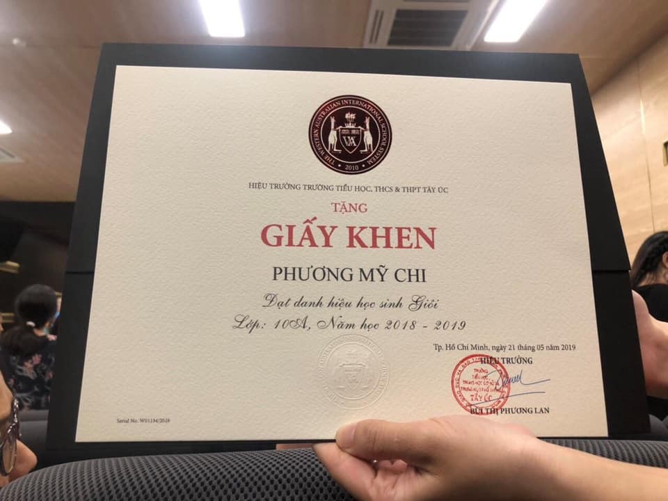 Phương Mỹ Chi bật khóc vì xúc động khi đạt thành tích học tập đáng ngưỡng mộ dù bận rộn chạy show liên tục