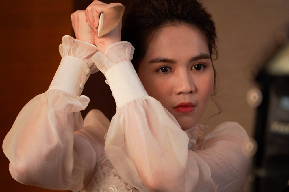 Vừa trở về từ Cannes, Ngọc Trinh gây choáng với hình ảnh 'đả nữ' bầm dập trên phim trường - 7 Vừa trở về từ Cannes, Ngọc Trinh gây choáng với hình ảnh 'đả nữ' bầm dập trên phim trường - 7