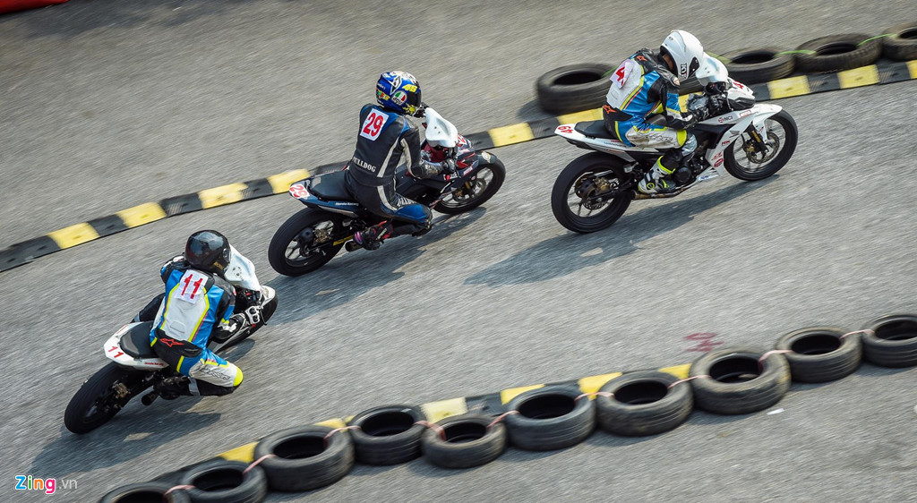 Nóng bỏng giải đua môtô hợp pháp đầu tiên ở Hà Nội