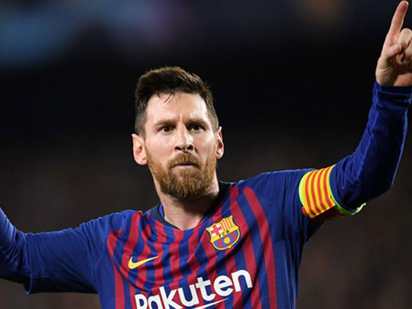 ‘Ronaldo dám gạt cái tôi vì tập thể, Messi ngày càng ích kỷ’