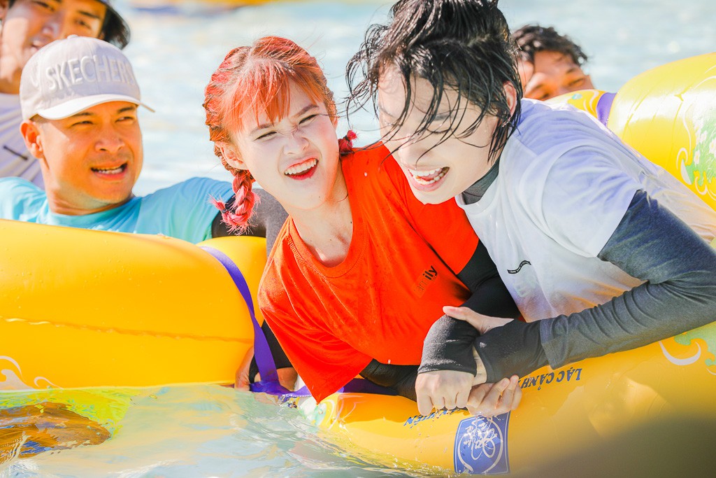 Running Man: Không thể tưởng tượng được cảnh Trấn Thành bơi đến... tụt quần, tỉnh bơ mặc lại nhưng lại là quần trái! - 4 Running Man: Không thể tưởng tượng được cảnh Trấn Thành bơi đến... tụt quần, tỉnh bơ mặc lại nhưng lại là quần trái! - 4