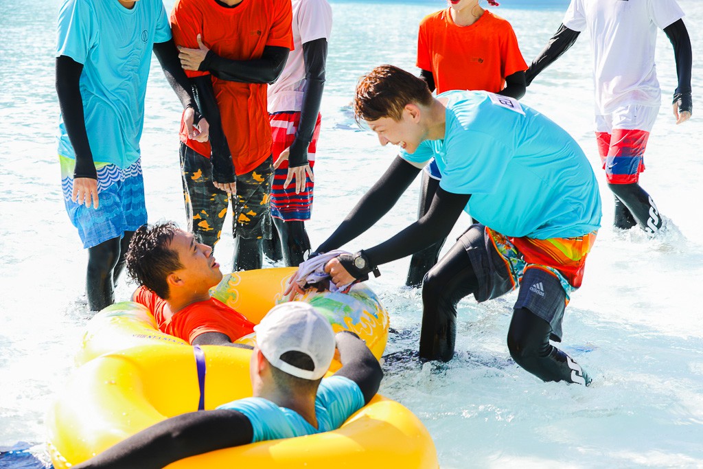 Running Man: Không thể tưởng tượng được cảnh Trấn Thành bơi đến... tụt quần, tỉnh bơ mặc lại nhưng lại là quần trái! - 6 Running Man: Không thể tưởng tượng được cảnh Trấn Thành bơi đến... tụt quần, tỉnh bơ mặc lại nhưng lại là quần trái! - 6