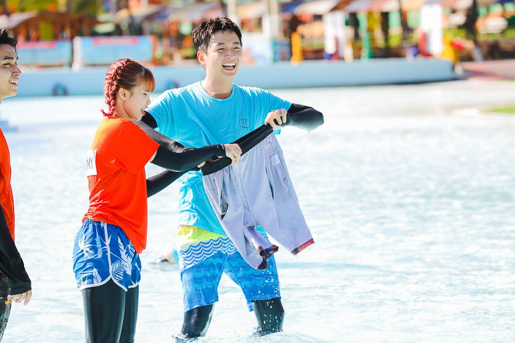 Running Man: Không thể tưởng tượng được cảnh Trấn Thành bơi đến... tụt quần, tỉnh bơ mặc lại nhưng lại là quần trái! - 7 Running Man: Không thể tưởng tượng được cảnh Trấn Thành bơi đến... tụt quần, tỉnh bơ mặc lại nhưng lại là quần trái! - 7