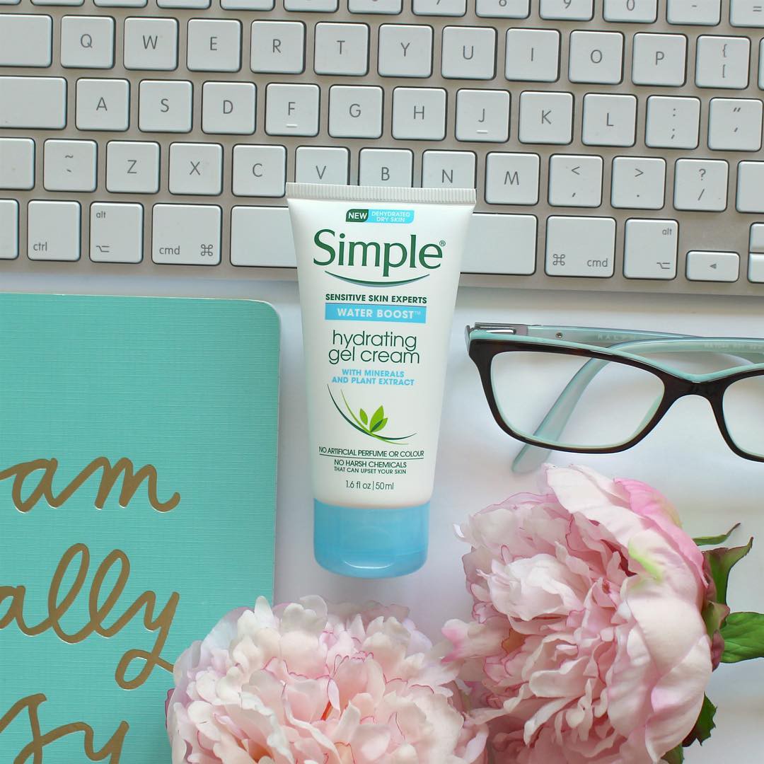 Mùa hè, chị em thường coi nhẹ bước skincare này nhưng ngờ đâu càng khiến da bóng dầu, nổi mụn và nhanh lão hóa