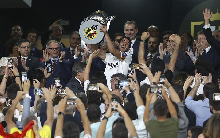 Barca 1-2 Valencia: Messi ghi bàn, Barca vẫn gục ngã ở chung kết cúp Nhà Vua