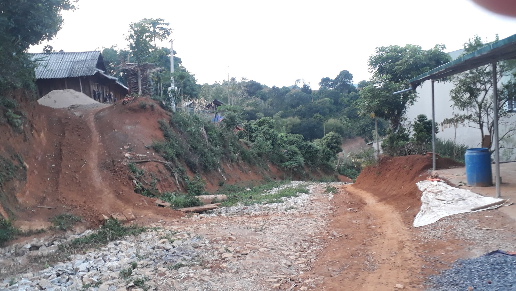 Mẹ KTV oà khóc trước sự việc con trai bị tố hiếp dâm bé gái 13 tuổi: Con gây ra chuyện thì cha mẹ cũng có một phần trách nhiệm