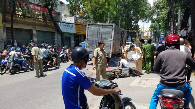Người phụ nữ bị xe tải kéo lê tử vong thương tâm ở Sài Gòn