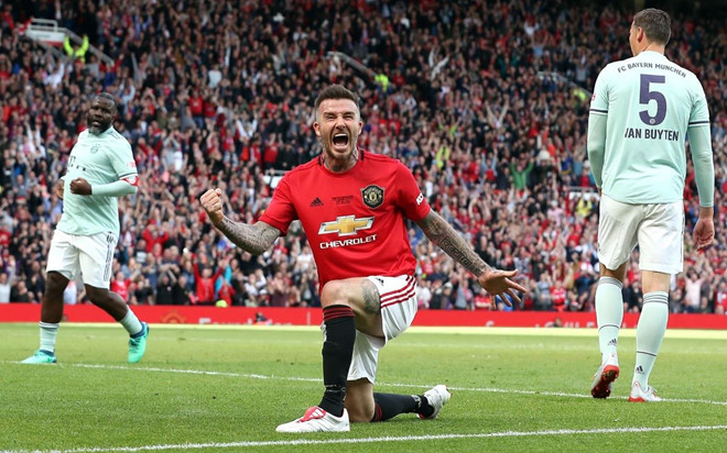 Nhìn Beckham tạt bóng, CĐV MU ngao ngán khi nghĩ về hiện tại