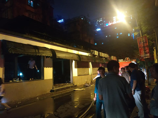 Hà Nội: Quán bia Hải Xồm bốc cháy dữ dội