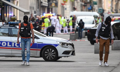 Pháp bắt bốn nghi phạm vụ đánh bom làm 13 người bị thương