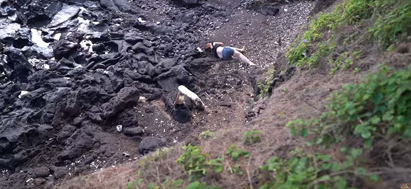 Youtuber bị chỉ trích vì quay trọn khoảnh khắc vợ ngã xuống vách đá rồi đăng tải lên MXH