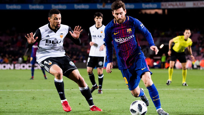 Fan Arsenal hả hê khi thấy Messi bị xâu kim