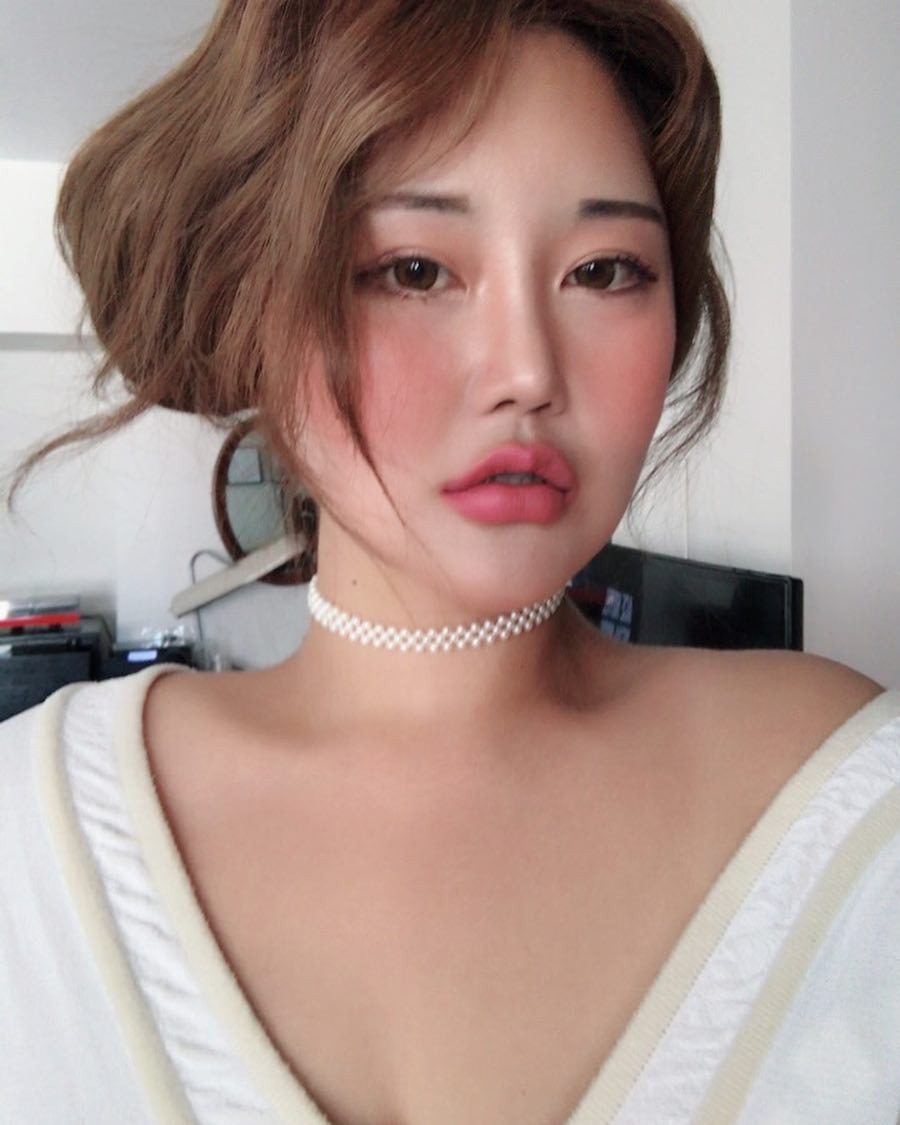 Chẳng thể nhận ra bà trùm của để chế Style Nanda và 3CE vì mặt đơ, môi tều đến biến dạng do thẩm mỹ quá đà