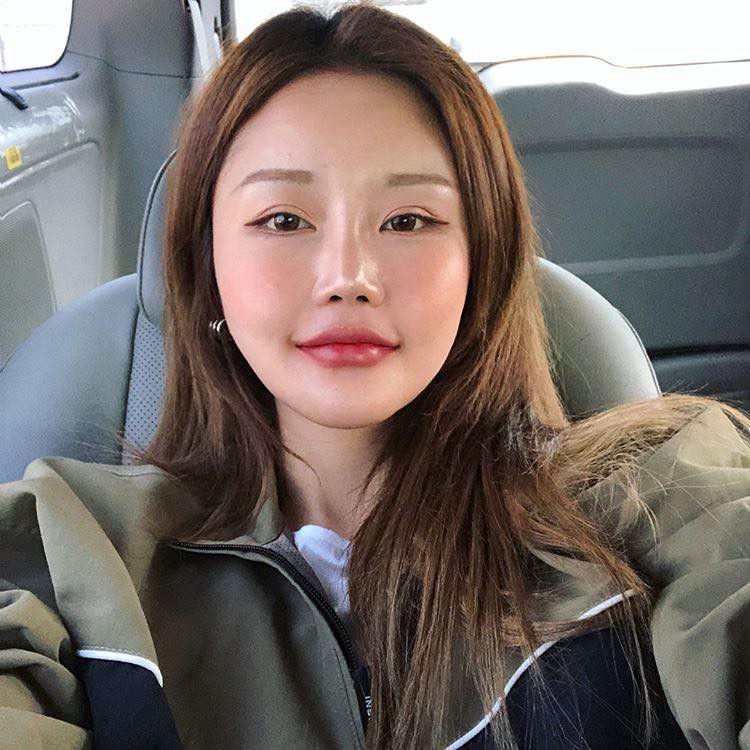 Chẳng thể nhận ra bà trùm của để chế Style Nanda và 3CE vì mặt đơ, môi tều đến biến dạng do thẩm mỹ quá đà