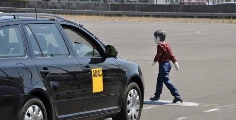 Phanh khẩn cấp tự động dần bắt buộc trên thế giới, bị lãng quên ở VN