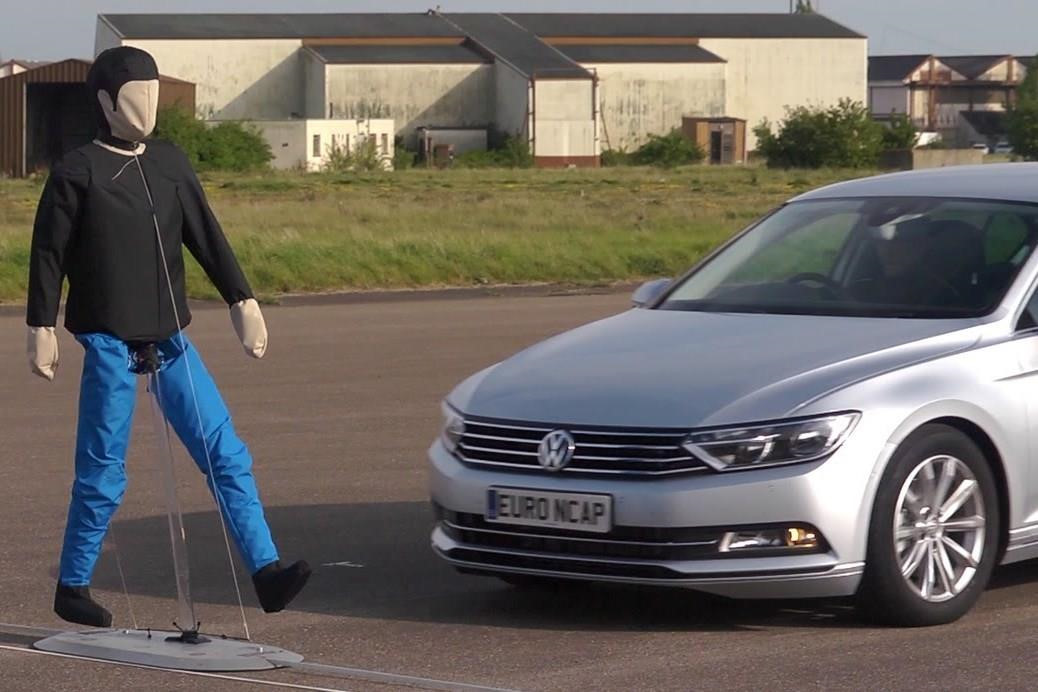 Phanh khẩn cấp tự động dần bắt buộc trên thế giới, bị lãng quên ở VN