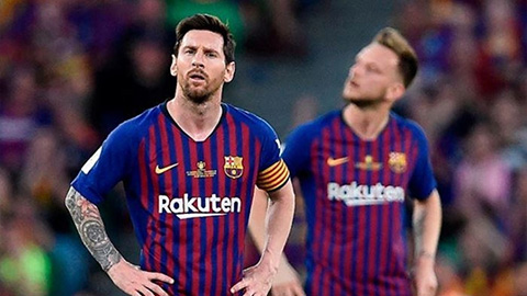 Cầu thủ Barca đấu tố nhau ngay trên xe buýt