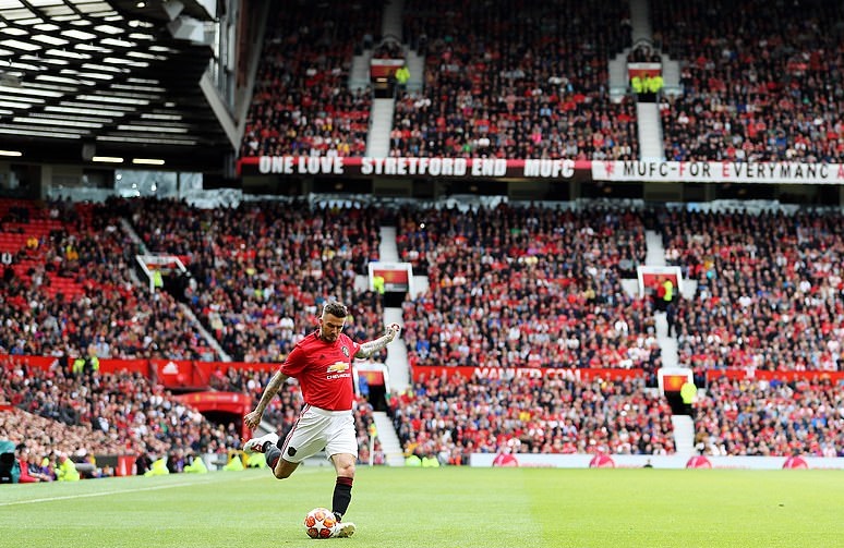 Huyền thoại MU đè bẹp Bayern: Solskjaer thể hiện bản năng sát thủ, Beckham solo ghi bàn tuyệt đỉnh