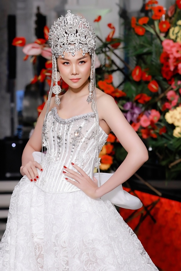 Dàn người đẹp thập niên 1990 hội ngộ trên sàn catwalk