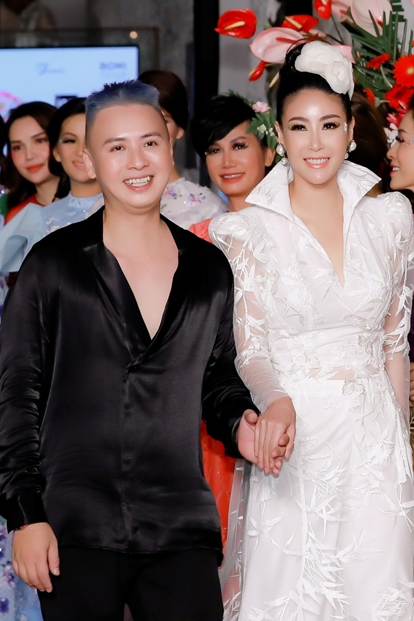 Dàn người đẹp thập niên 1990 hội ngộ trên sàn catwalk