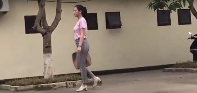 Hậu trường Về Nhà Đi Con: Hai chàng rể đến thăm bố vợ nhập viện, một người lạ mà quen?