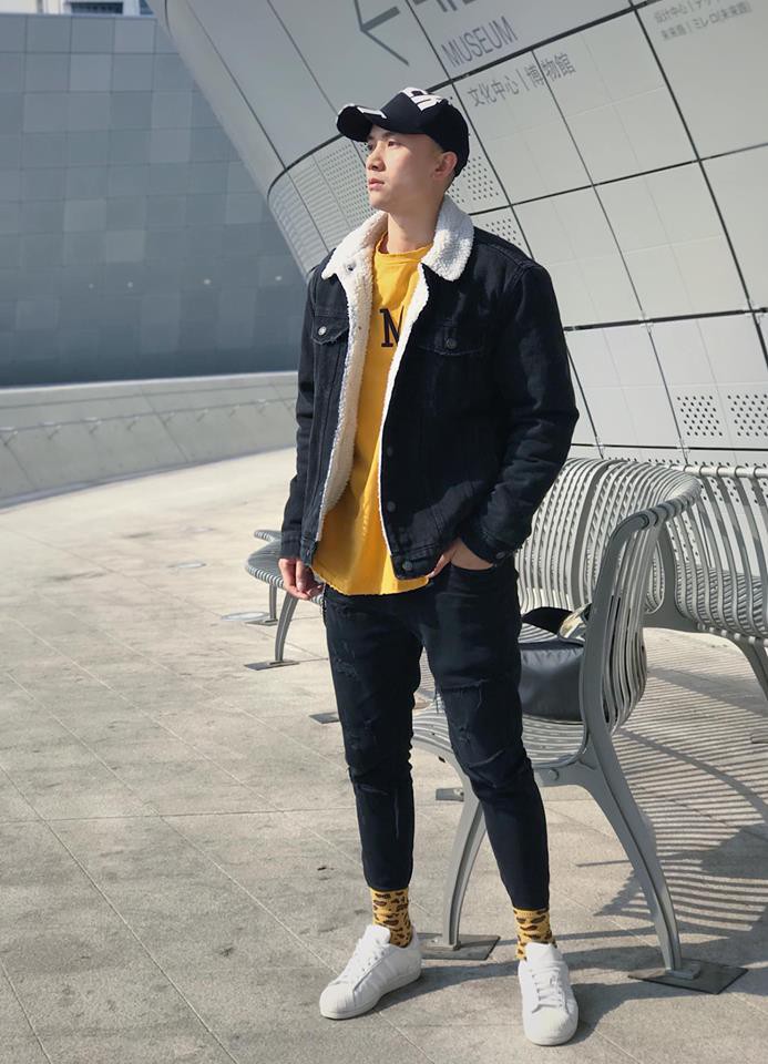 Ngoài Quốc Trường còn một trai đểu Về nhà đi con đã làm bố, không chỉ hát hay mà cực điển trai, body chuẩn