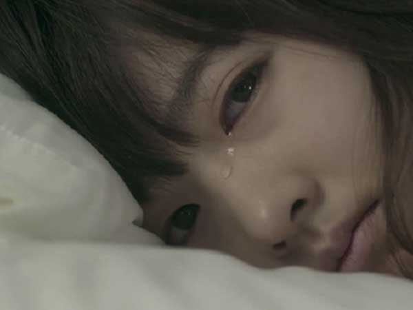 Ngày bố lấy vợ mới, mẹ gọi tôi ra một góc và dạy tôi cách để phá hoại cuộc hôn nhân này khiến chuỗi ngày sau đó của tôi thật tối tăm