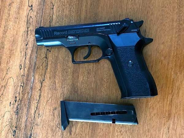 Giải quyết mâu thuẫn bằng cách nổ súng chỉ thiên