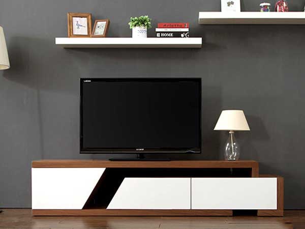 Đặt tivi thế này khiến gia chủ nghèo mạt vận không ngóc đầu lên được, vợ chồng lục đục bất an