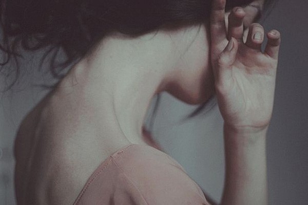 Tá hỏa khi cầm hóa đơn tiền điện 8 triệu, vừa định ho he một câu thì chồng đã trừng mắt