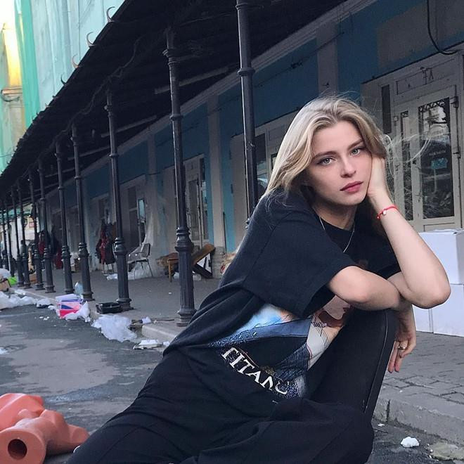 3 hot girl quyến rũ, nổi tiếng bởi biểu cảm lạnh lùng