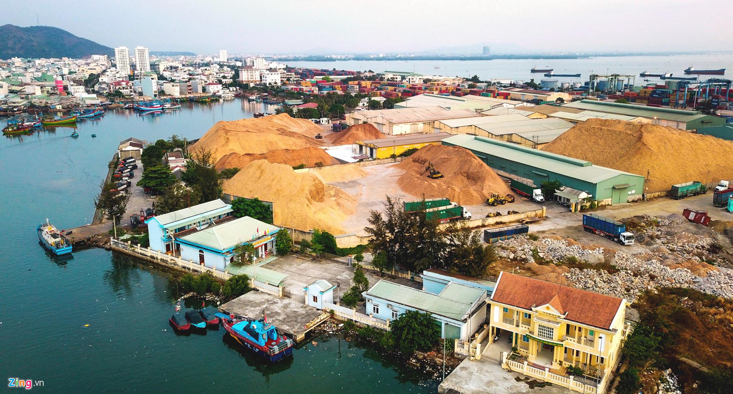 Cận cảnh cảng Quy Nhơn bị bán cổ phần với giá rẻ như cho