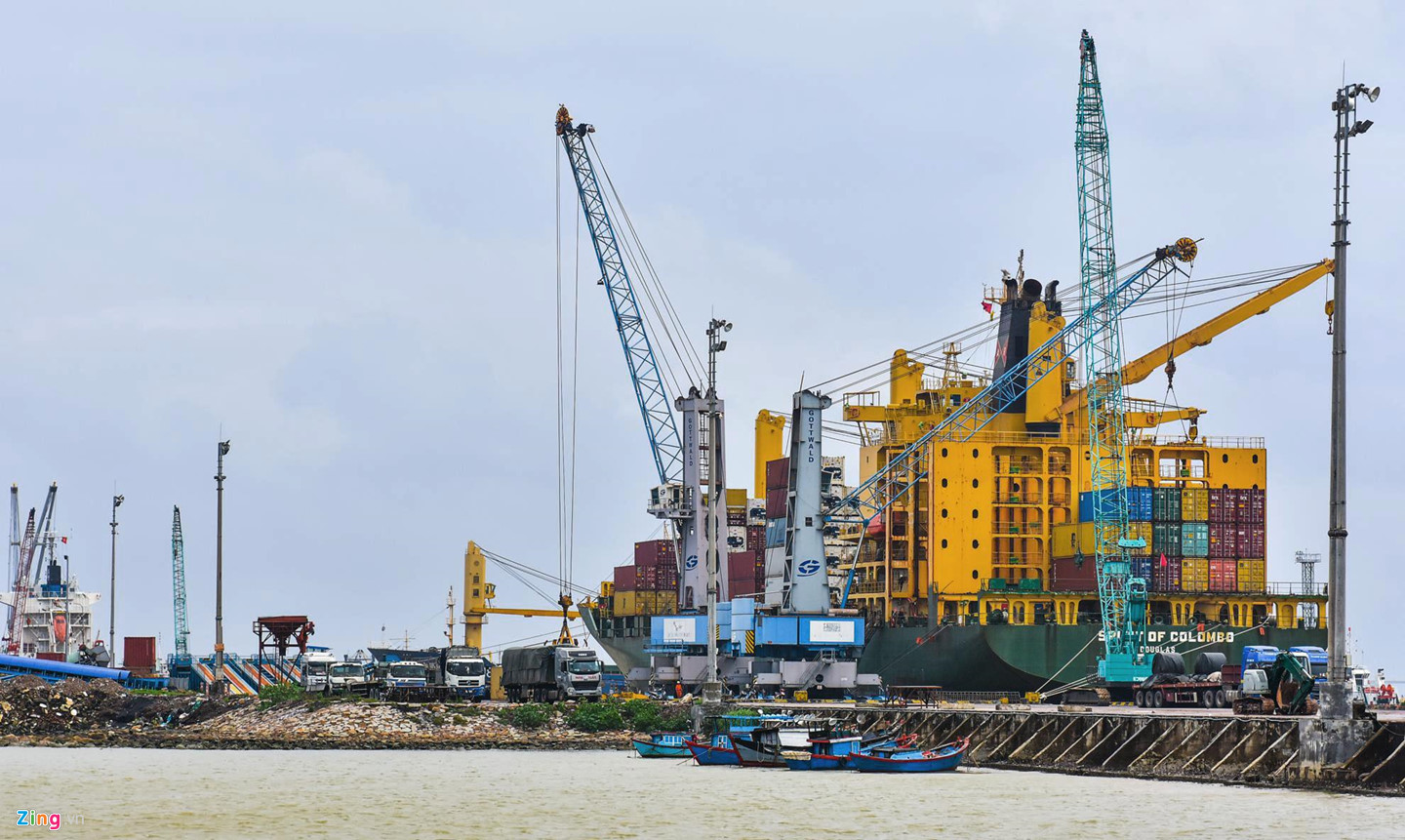 Cận cảnh cảng Quy Nhơn bị bán cổ phần với giá rẻ như cho