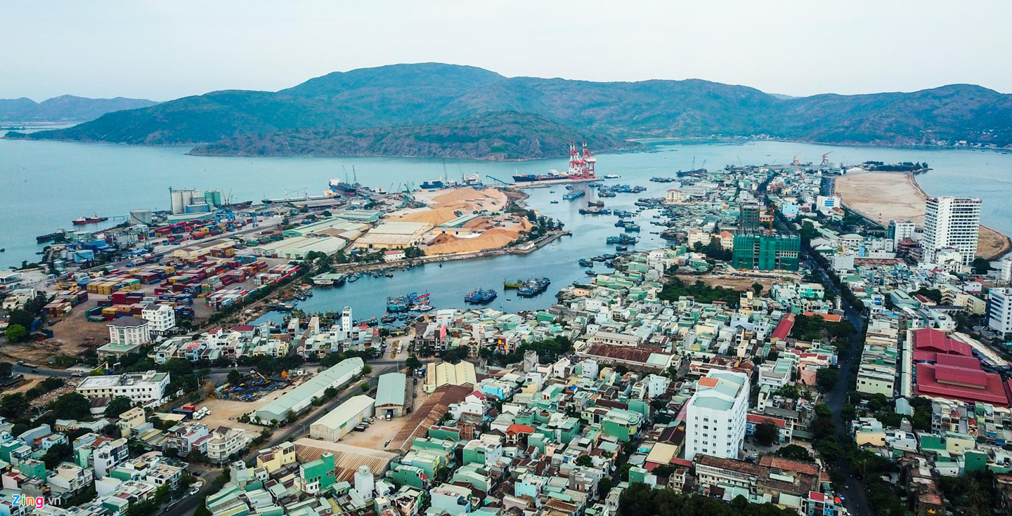 Cận cảnh cảng Quy Nhơn bị bán cổ phần với giá rẻ như cho