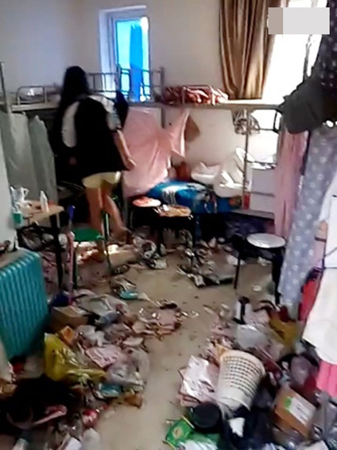 Gái xinh bị bạn cùng phòng bóc phốt ở bẩn kinh hoàng