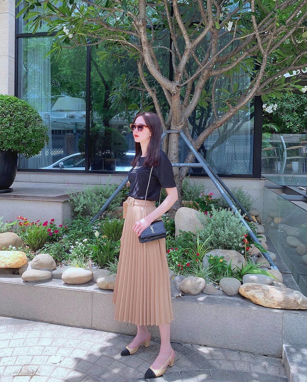 Chân váy xếp ly vẫn chưa hạ nhiệt, được hết thảy các sao nữ Việt diện tuyệt xinh mà nàng công sở phải học theo ngay