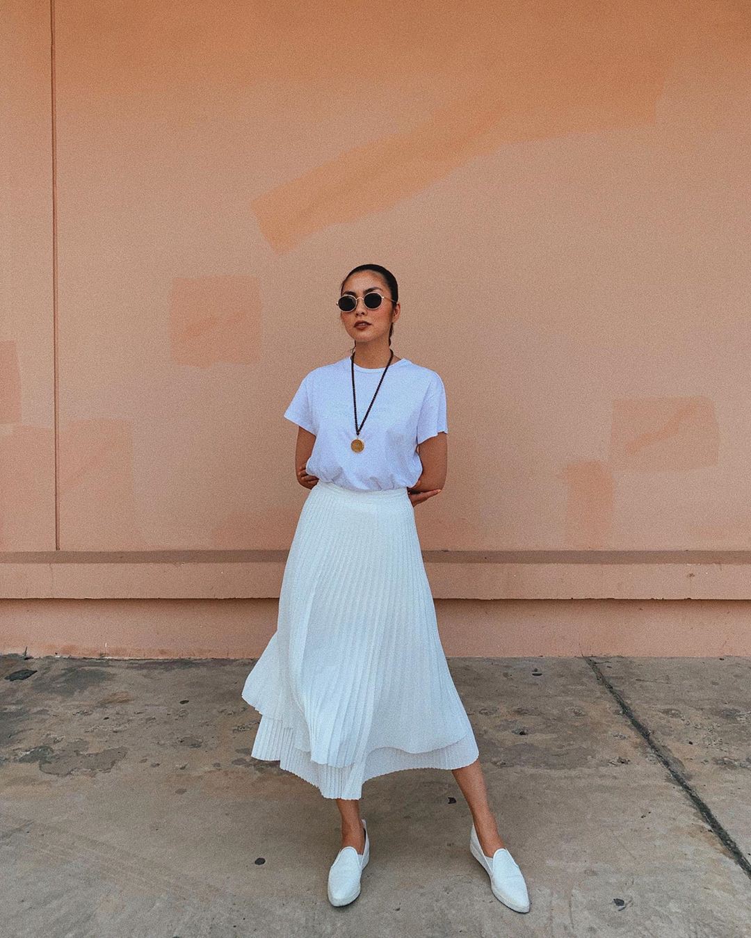 Chân váy xếp ly vẫn chưa hạ nhiệt, được hết thảy các sao nữ Việt diện tuyệt xinh mà nàng công sở phải học theo ngay