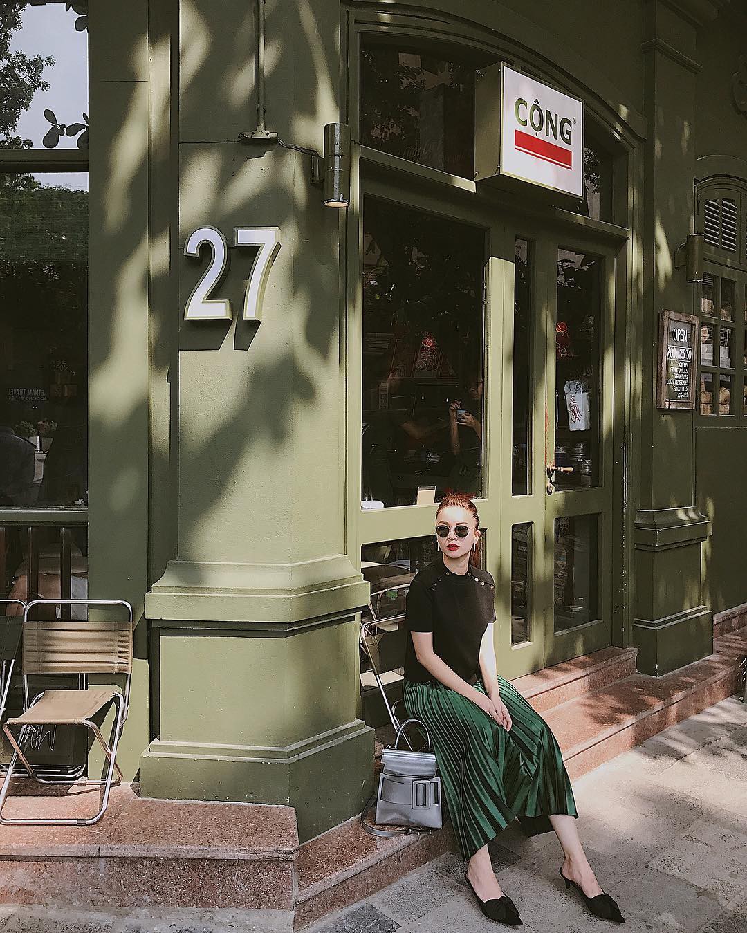 Chân váy xếp ly vẫn chưa hạ nhiệt, được hết thảy các sao nữ Việt diện tuyệt xinh mà nàng công sở phải học theo ngay