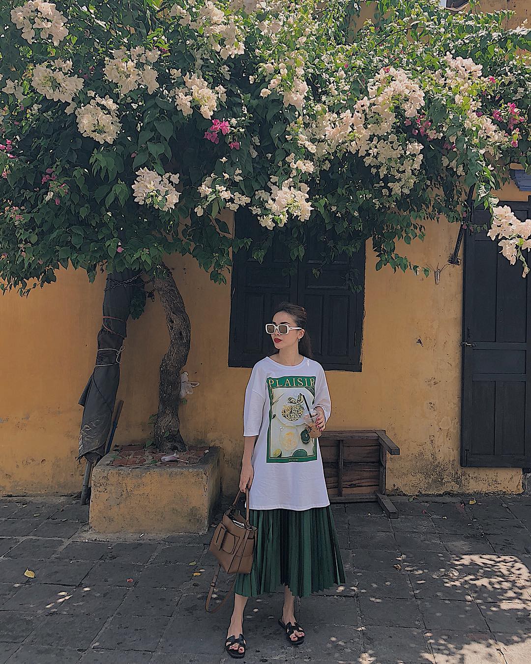 Chân váy xếp ly vẫn chưa hạ nhiệt, được hết thảy các sao nữ Việt diện tuyệt xinh mà nàng công sở phải học theo ngay