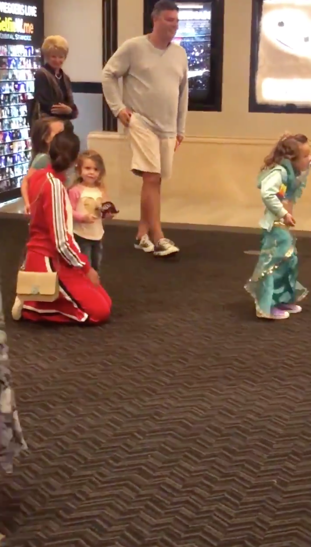 Nàng Jasmine - Naomi Scott của Aladdin 2019 khiến fan rụng tim vì cư xử như công chúa ngoài đời thực Nàng Jasmine - Naomi Scott của Aladdin 2019 khiến fan rụng tim vì cư xử như công chúa ngoài đời thực