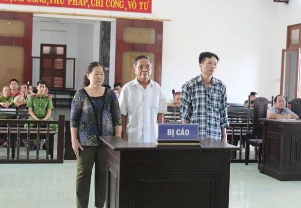 Rút ruột ngân sách hàng tỷ đồng, 3 cán bộ kiểm lâm đổ vào cá độ bóng đá