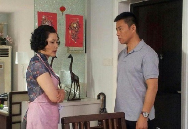 Trai mét tám lấy gái mét 4, đang đau đầu vì nghĩ đến cảnh chung giường thì đêm tân hôn điều không tưởng đã xảy đến