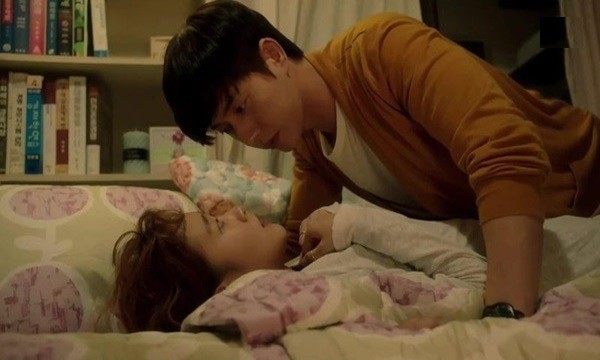 Trai mét tám lấy gái mét 4, đang đau đầu vì nghĩ đến cảnh chung giường thì đêm tân hôn điều không tưởng đã xảy đến