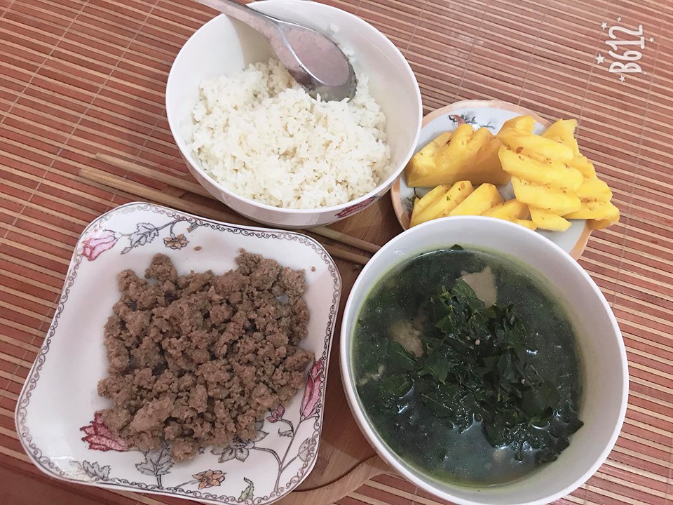 Cãi nhau rồi lên mạng than muốn ly hôn, mẹ hai con bị chị em dè bỉu khi nhìn thấy mâm cơm anh chồng nấu