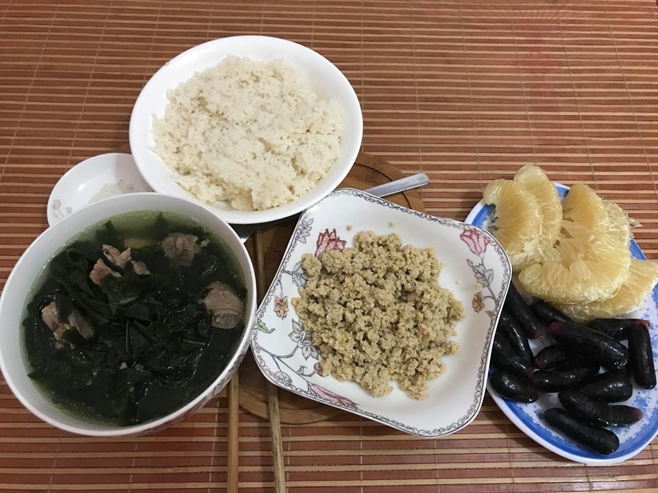 Cãi nhau rồi lên mạng than muốn ly hôn, mẹ hai con bị chị em dè bỉu khi nhìn thấy mâm cơm anh chồng nấu