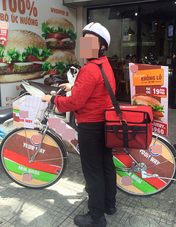 Tiệm đồ ăn nhanh nổi tiếng bị hàng nghìn người đồng loạt đánh giá 1 sao vì phân biệt đối xử với tài xế công nghệ