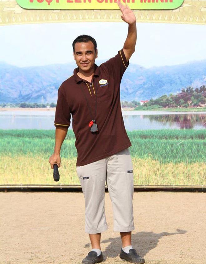 Vợ, em trai và em dâu nói về con người thật của MC Quyền Linh